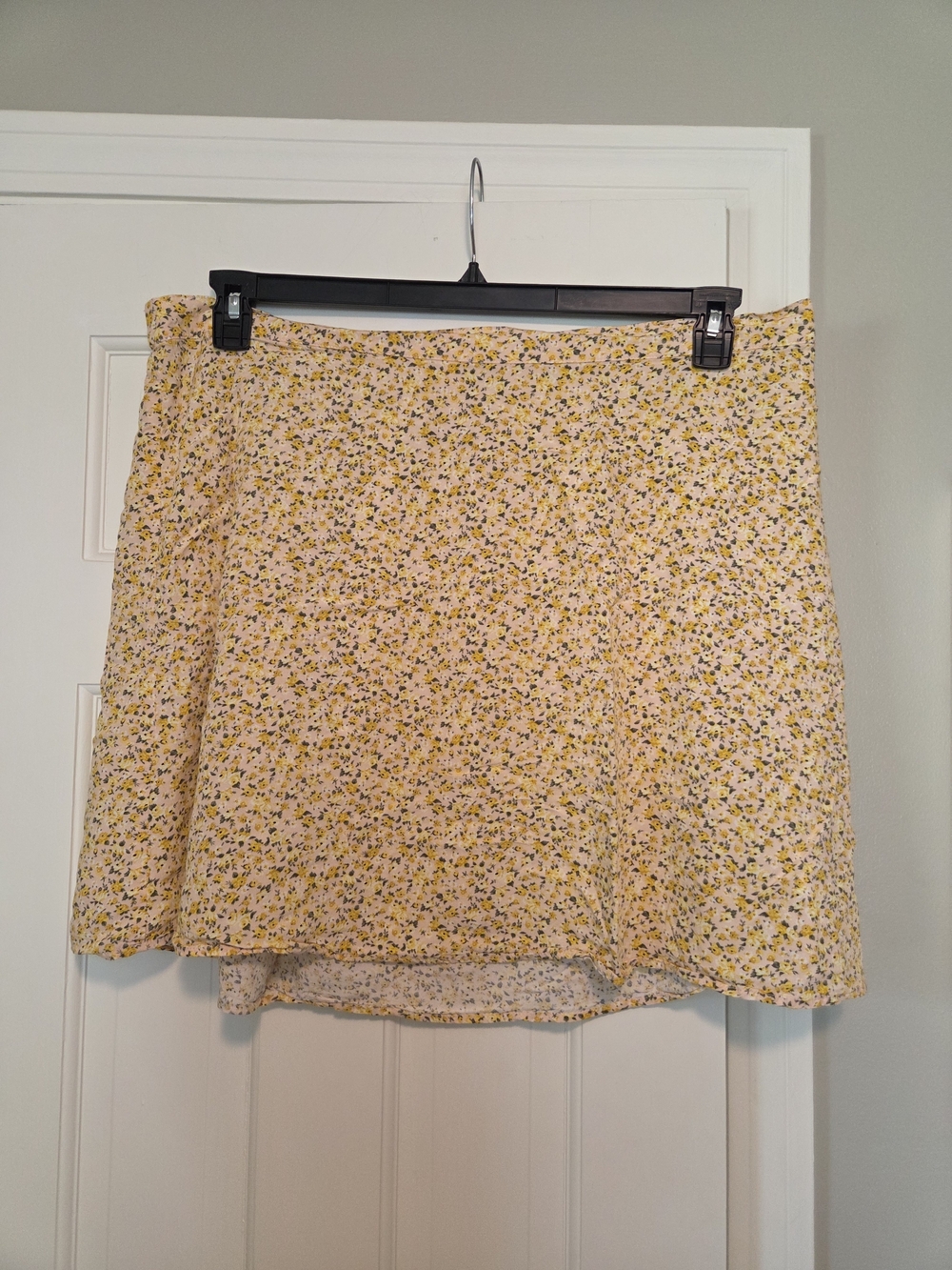 XXL Yellow and Blush Floral Old Navy skater / circle Women's Skirt